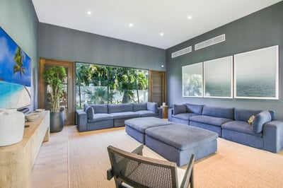 Luxury Villa Photo #18