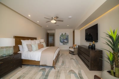 Luxury Villa Photo #32