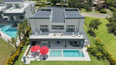 Luxury Villa Photo #3