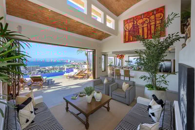 Luxury Villa Photo #15