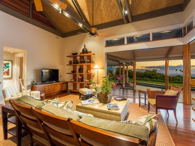 Luxury Villa Photo #11