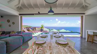 Kitchen & Dining Area: Fully equipped kitchen. Electric oven, gas stove, microwave, refrigerator, mi
