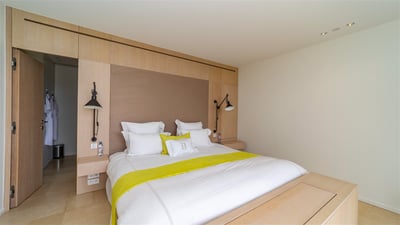 Bedroom 4: Located on the lower level. King size bed, air conditioning, HD-TV, Dish Network, Ap