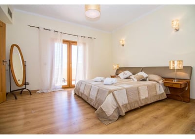 Luxury Villa Photo #17