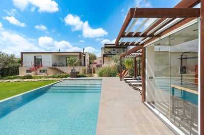 Luxury Villa Photo #4