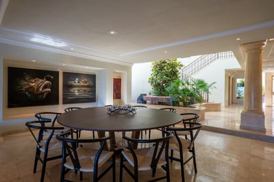 Luxury Villa Photo #25