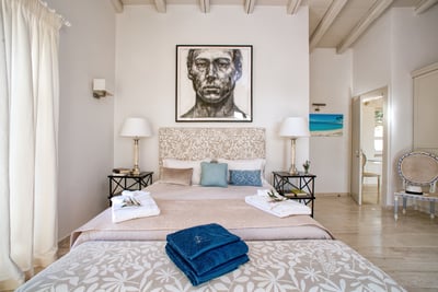 Luxury Villa Photo #30