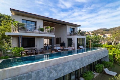 Luxury Villa Photo #6