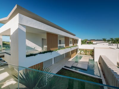 Large luxury villa with full staff and ocean views