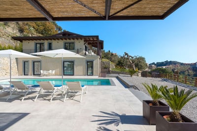 Luxury Villa Photo #3