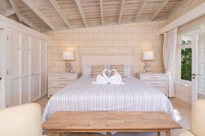 Luxury Villa Photo #47