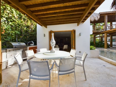 Luxury Villa Photo #18