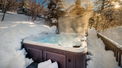 Hot tub, Main Level