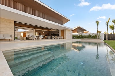 Luxury Villa Photo #2