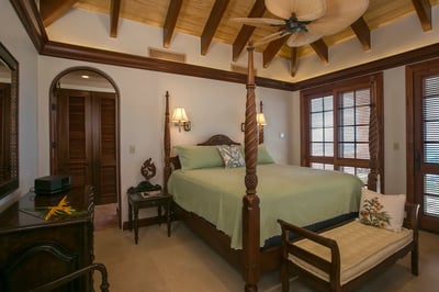 Luxury Villa Photo #36