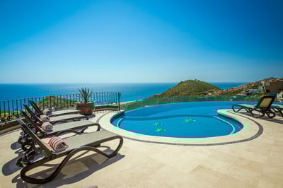Luxury Villa Photo #6
