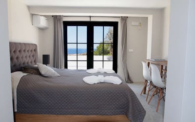 Luxury Villa Photo #32