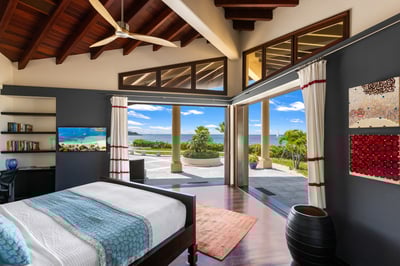 Luxury Villa Photo #31