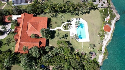 Luxury Villa Photo #3