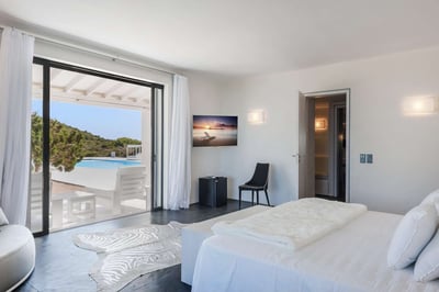 Luxury Villa Photo #12