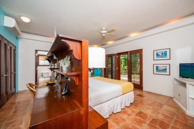 Luxury Villa Photo #13