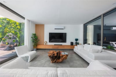Luxury Villa Photo #12