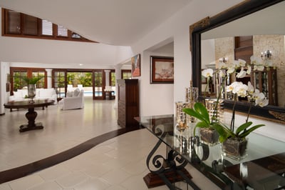 Luxury Villa Photo #8