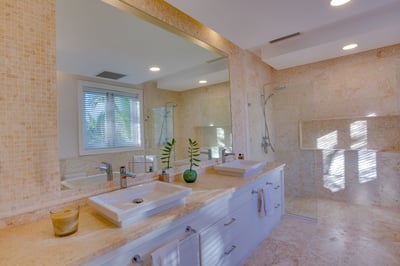 Luxury Villa Photo #27