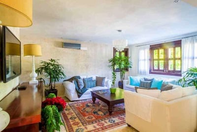 Luxury Villa Photo #12