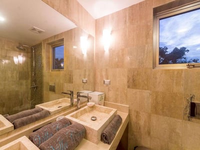 Luxury Villa Photo #28