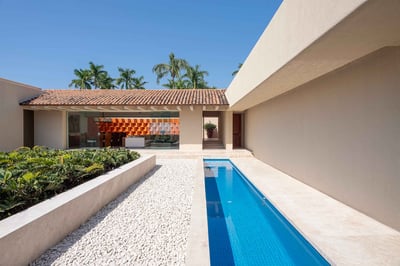 Luxury Villa Photo #14