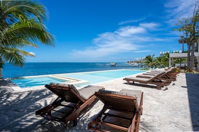 Luxury Villa Photo #4