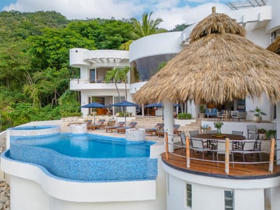 Luxury Villa Photo #3