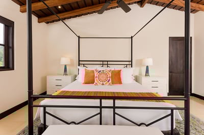 Luxury Villa Photo #15