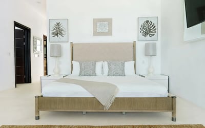 Luxury Villa Photo #18
