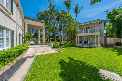 Luxury Villa Photo #7