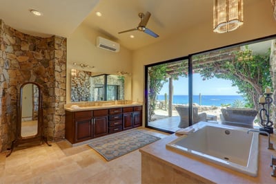 Luxury Villa Photo #20