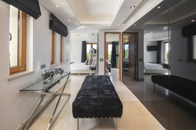 Luxury Villa Photo #23