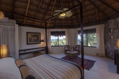 Luxury Villa Photo #15
