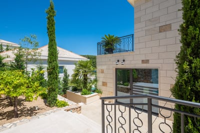 Luxury Villa Photo #32