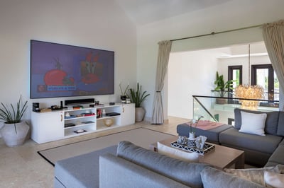 Luxury Villa Photo #18
