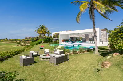 Luxury Villa Photo #18
