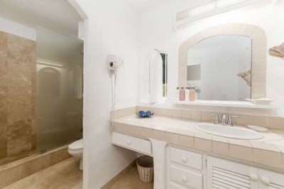 Luxury Villa Photo #9