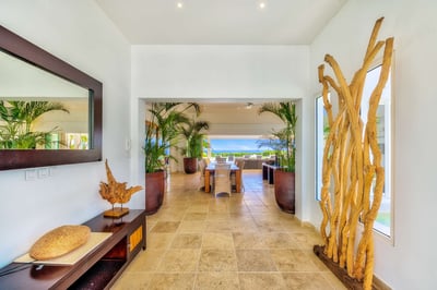 Luxury Villa Photo #9
