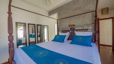 Luxury Villa Photo #23