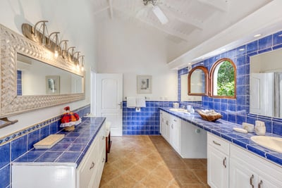 Luxury Villa Photo #25