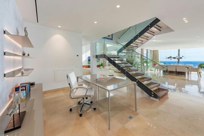 Luxury Villa Photo #30