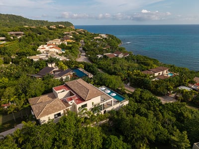 Luxury Villa Photo #2