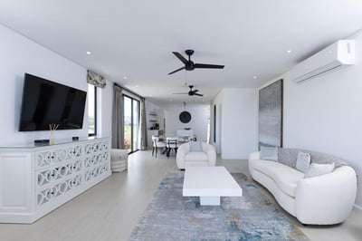 Luxury Villa Photo #3