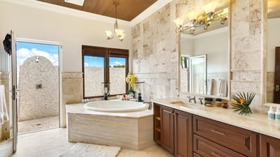 Luxury Villa Photo #33
